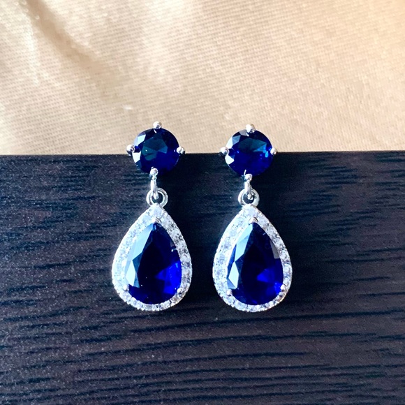 ♦️SALE♦️🌟2/$25🌟Bright Blue Crystal Zirconia Drop Earrings - Picture 6 of 14